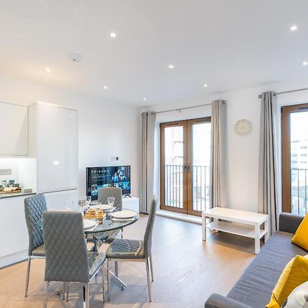St Albans 2 Bed Luxury City Apartment, 5 Mins Walk To Train & Allocated Parking Eksteriør bilde