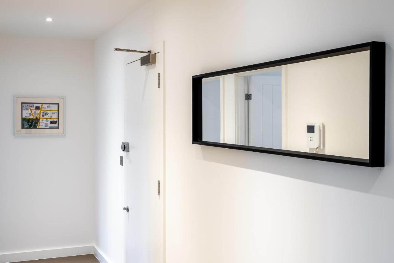 St Albans 2 Bed Luxury City Apartment, 5 Mins Walk To Train & Allocated Parking Eksteriør bilde