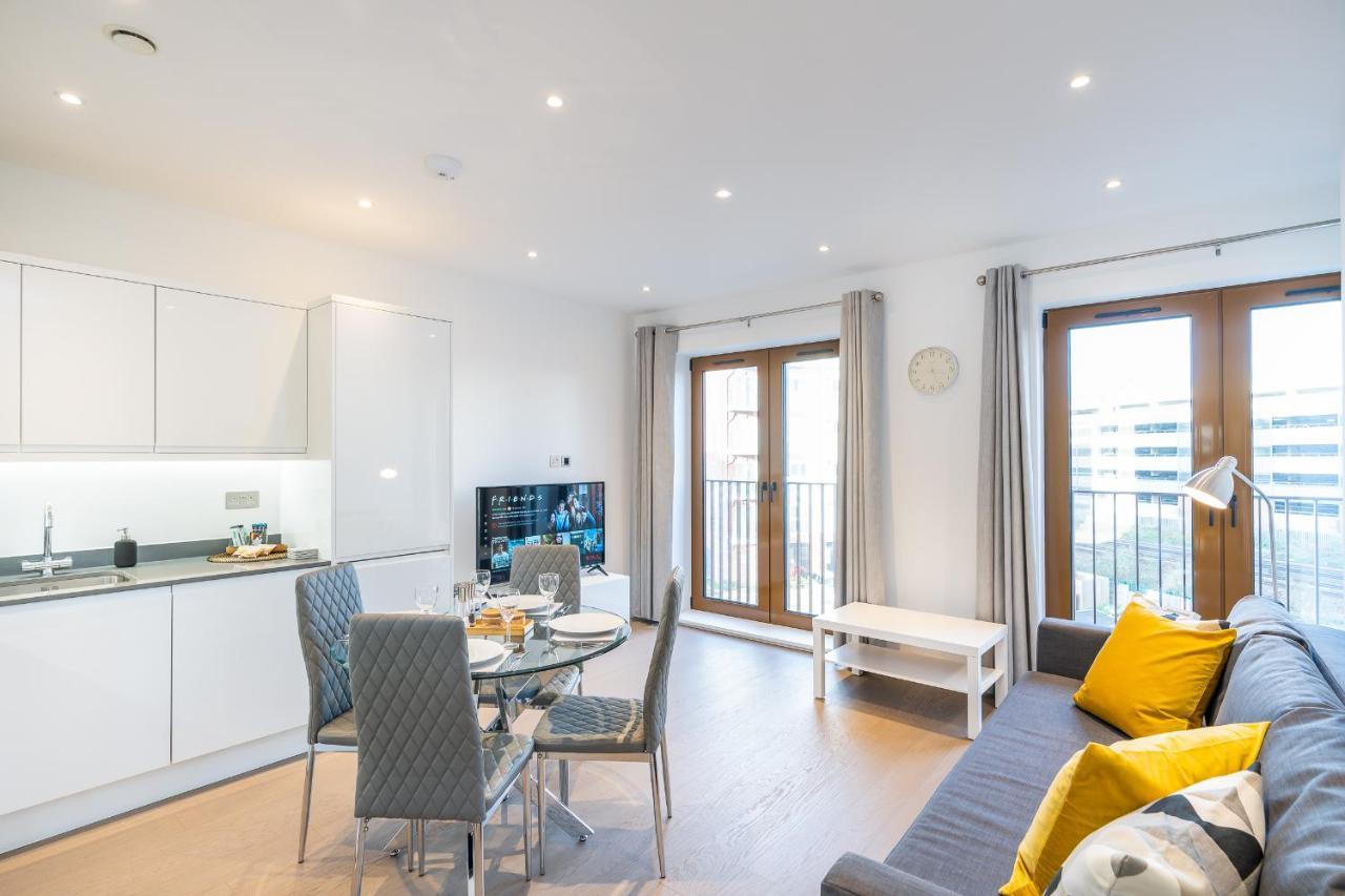 St Albans 2 Bed Luxury City Apartment, 5 Mins Walk To Train & Allocated Parking Eksteriør bilde